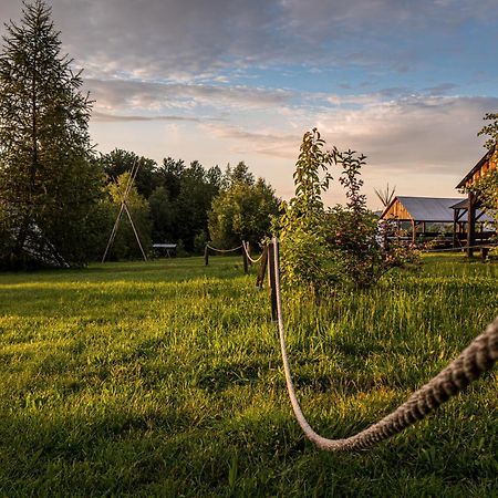 Готель Fort Wapiti Zalasowa Екстер'єр фото