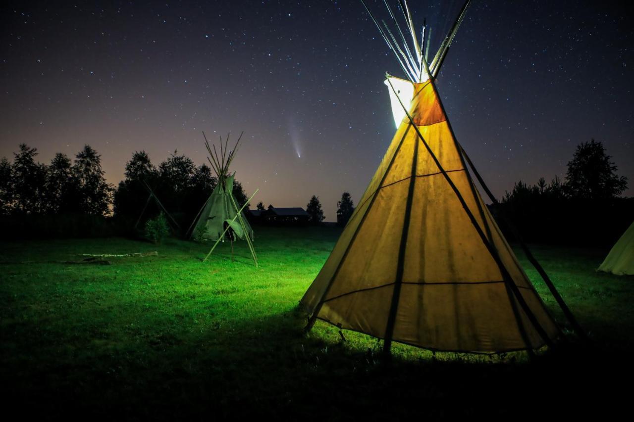 Готель Fort Wapiti Zalasowa Екстер'єр фото