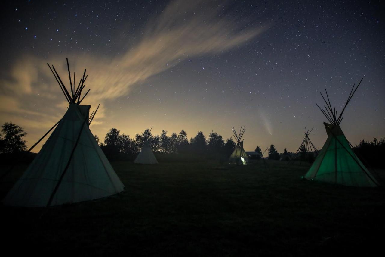 Готель Fort Wapiti Zalasowa Екстер'єр фото