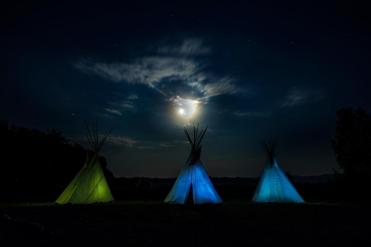 Готель Fort Wapiti Zalasowa Екстер'єр фото