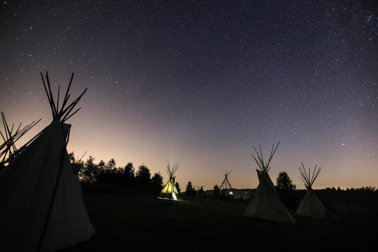 Готель Fort Wapiti Zalasowa Екстер'єр фото