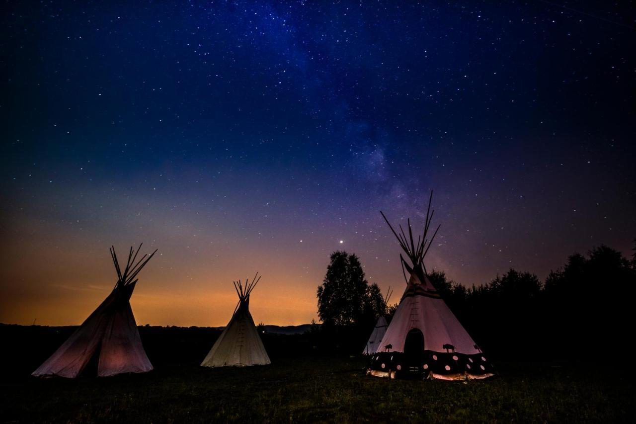 Готель Fort Wapiti Zalasowa Екстер'єр фото