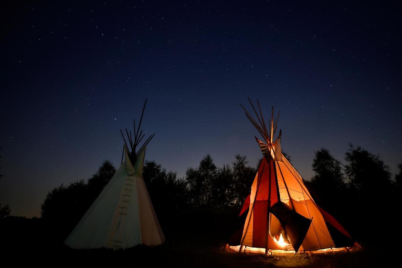 Готель Fort Wapiti Zalasowa Екстер'єр фото