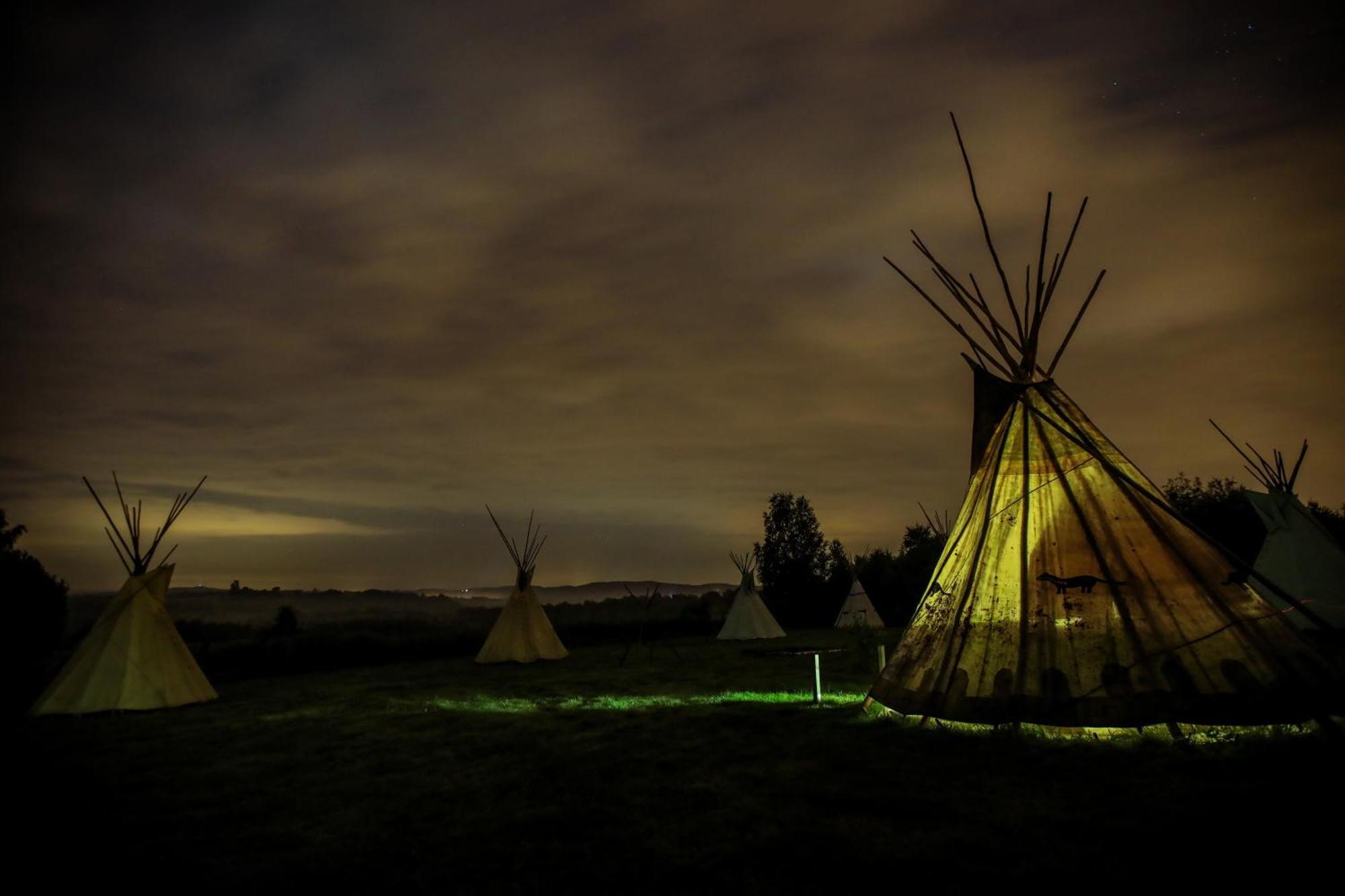 Готель Fort Wapiti Zalasowa Екстер'єр фото