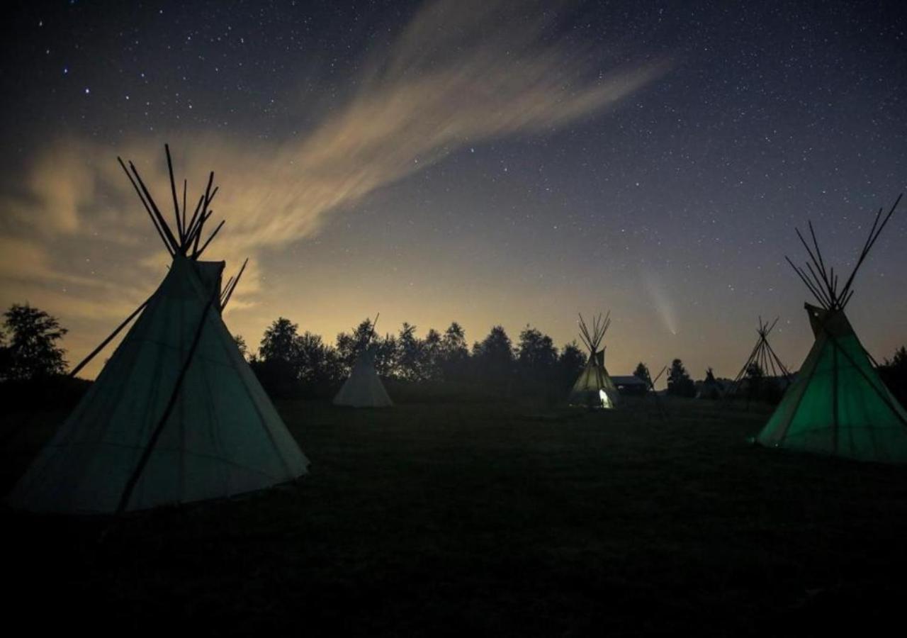 Готель Fort Wapiti Zalasowa Екстер'єр фото