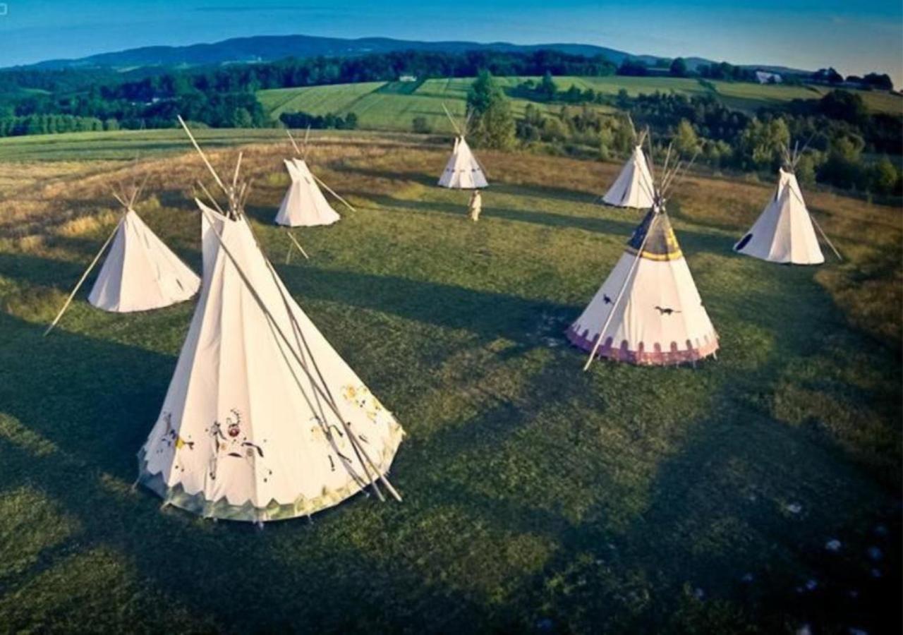 Готель Fort Wapiti Zalasowa Екстер'єр фото